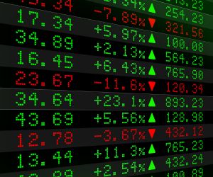 Em 2025, o S&P500 enfrenta forte volatilidade por juros altos, protecionismo e riscos inflacionários. Investidores buscam proteção e novas alocações.